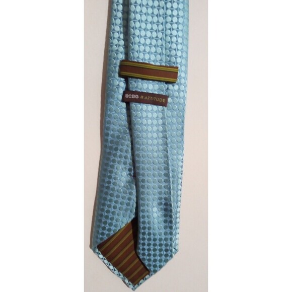 BCBG ATTITUDE---DESIGNER TIE--HAND SEWN--100% IMPORTED SILK--3 1/2 x 59"-- Nice - Picture 2 of 3